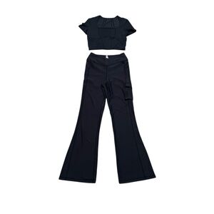 Athletic shirt, cargo pants set